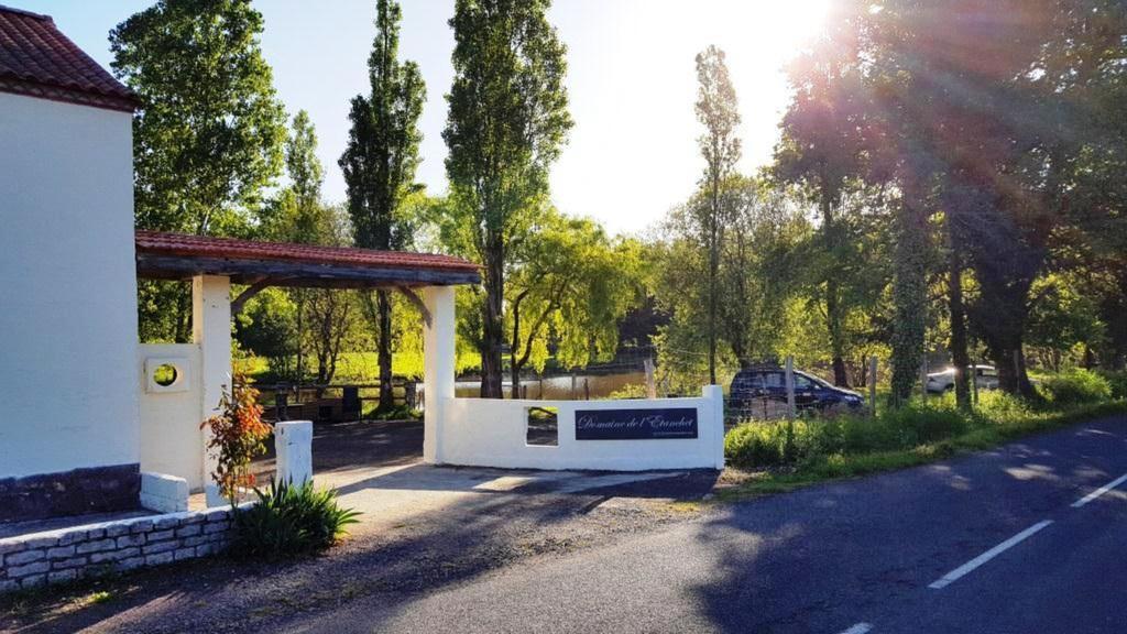 Domaine De L'Etanchet Hotell Saint-Hilaire-le-Vouhis Eksteriør bilde